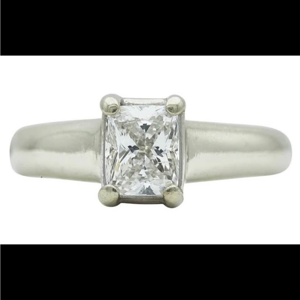 Elegant White Gold Engagement Women's Ring size 8